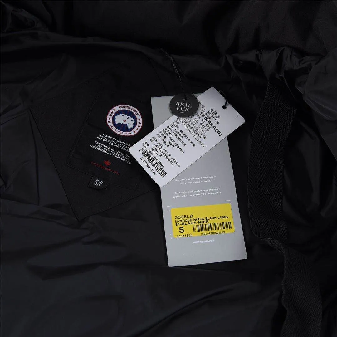 P760 Canada Goose Canada Goose #Mystique 3035LB extended parka down jacket/22 styles #women# ➖ Genuine synchronous anti-counterfeiting chip sensor! ➖ Imported 21-count polyester-cotton blended original fabric [last year’s 16-count/18-count hard fabrics have been completely eliminated, this year all use 21-count genuine synchronous fabrics, the soft mid-strap feels delicate and textured], genuine synchronous Feather-Light 10D waterproof coating fabric, made of 84.5 polyester fiber and 15.5 cotton, 100% the best feel in the entire network! ➖ The genuine official website is synchronized with the international standard 90 velvet! ➖ Using the best nylon lining with double double-layer sealing design, velvet-proof No. 7 needle + grid-filled down ready-made garments, there is 100% no so-called velvet running! ➖ The cuffs are designed with thickened seamless threads, and the collar and pockets are lined with top-quality polar fleece to keep you warm and comfortable! ➖ Yoshida YKK provides original custom-made electroplated sliders. YKK two-way lockable zippers are tight and smooth and will not peel off paint! ➖ 3M composite guarantees that the Velcro is the same as the original, durable, and all accessories and hardware are custom-made! ➖ Imported BEHRINGER embroidery machine to customize the 10,000-needle embroidery logo, 98% of which can be reproduced to restore the original logo. You can check and compare on the official website! ➖ The fur collars are all made of large pieces of Western Canadian blue wolf hide, ensuring that each fur collar is 13-15cm wide!  ⛔No slander, no exaggeration, professionalism because of focus!  SIZE: Purchasing agent grade: S M L [Attached: size chart] SIZE: Genuine grade: XXS XS S M L XL [Attached: size chart]